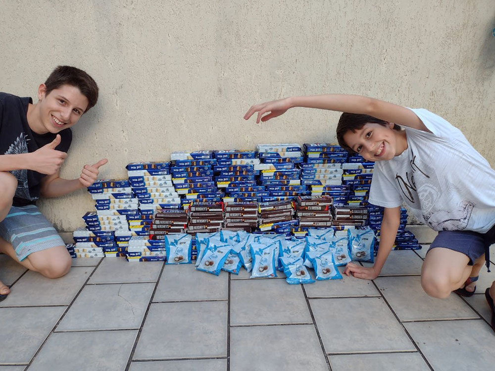 Menino de 12 anos arrecada chocolates e doa para a ação de Páscoa em Pinhais 5 pinhais ricardo Menino de 12 anos arrecada chocolates e doa para a ação de Páscoa em Pinhais