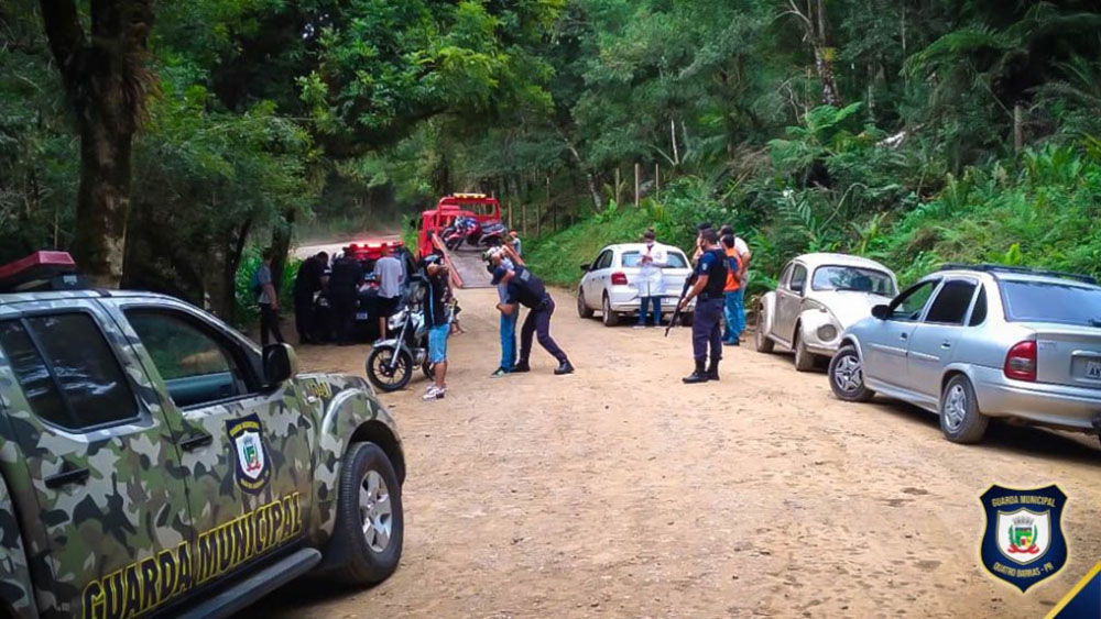 Guarda Municipal de Quatro Barras fiscaliza pontos turísticos para inibir aglomerações 7 quatro barras aglomeracao Guarda Municipal de Quatro Barras fiscaliza pontos turísticos para inibir aglomerações
