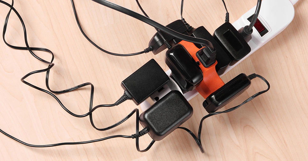 Empresa faz um alerta sobre segurança elétrica no home office 6 Sobrecarga na instalacao eletrica como evitar Empresa faz um alerta sobre segurança elétrica no home office