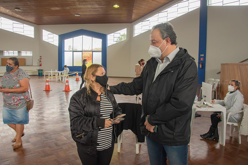 Professores comemoram o início da vacinação em Campina Grande do Sul 1 campina grande do sul vacina Professores comemoram o início da vacinação em Campina Grande do Sul