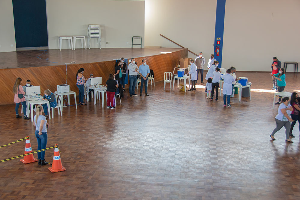 Professores comemoram o início da vacinação em Campina Grande do Sul 8 campina grande do sul vacina02 Professores comemoram o início da vacinação em Campina Grande do Sul