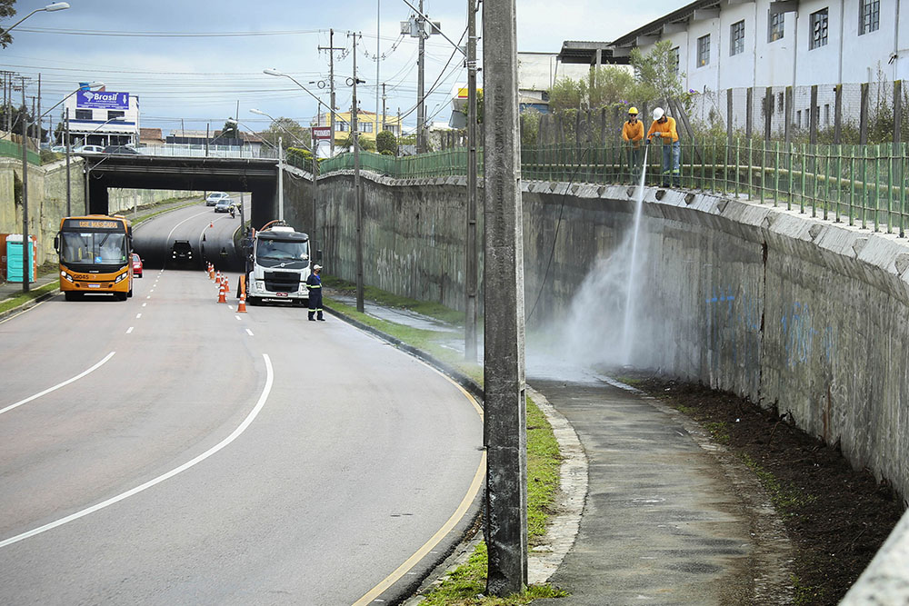 Trincheiras sob a Linha Verde, em Curitiba, recebem pintura antipichação 8 curitiba linha verde Trincheiras sob a Linha Verde, em Curitiba, recebem pintura antipichação