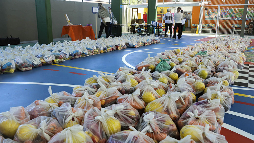 Com o fornecimento de maio, famílias de Curitiba já receberam mais de 1,2 milhão de kits de alimentação 2 kit alimentacao Com o fornecimento de maio, famílias de Curitiba já receberam mais de 1,2 milhão de kits de alimentação