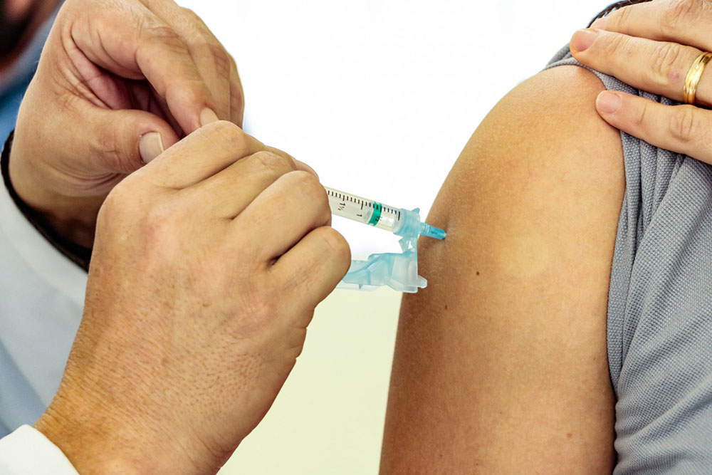 Aproximadamente 2.600 trabalhadores da Saúde já foram vacinados em Pinhais 1 pinhais profissionais saude Aproximadamente 2.600 trabalhadores da Saúde já foram vacinados em Pinhais