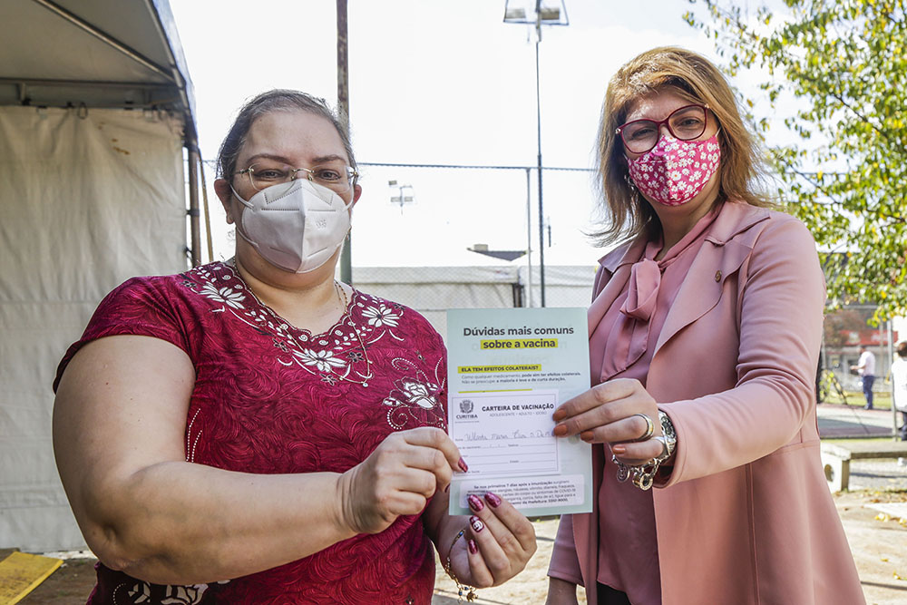 Professores da rede municipal de Curitiba comemoram início da vacinação 9 professores vacinacao Professores da rede municipal de Curitiba comemoram início da vacinação