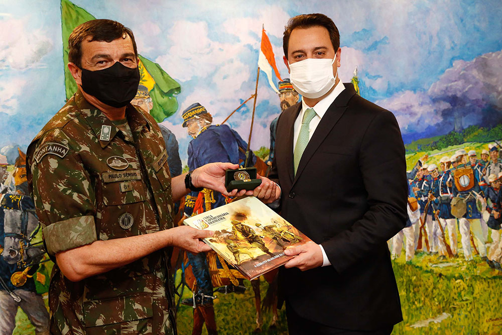 Ratinho Júnior apresenta ao Exército projeto para sediar Escolas de Sargentos das Armas 1 ratinho esa Ratinho Júnior apresenta ao Exército projeto para sediar Escolas de Sargentos das Armas