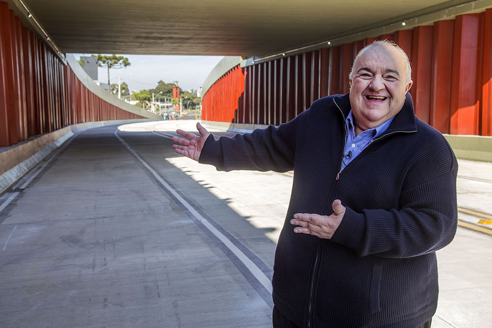 Prefeito Rafael Greca libera o trânsito da trincheira da Rua General Mário Tourinho 1 rafael greca Prefeito Rafael Greca libera o trânsito da trincheira da Rua General Mário Tourinho