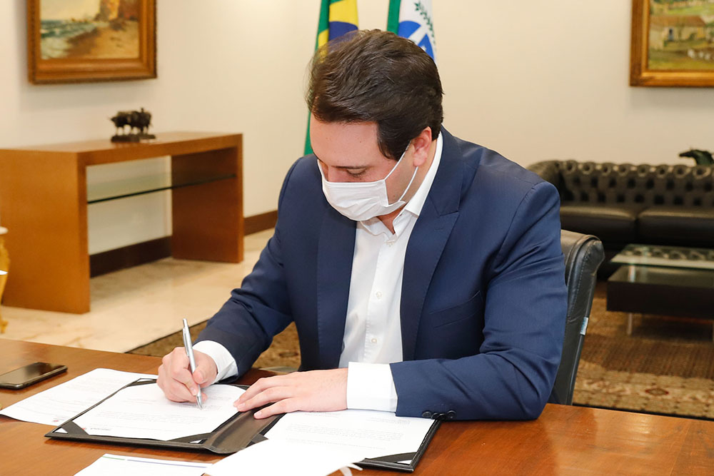 Governo do Estado regulamenta auxílio emergencial para empresas paranaenses 8 ratinho junior 1 Governo do Estado regulamenta auxílio emergencial para empresas paranaenses