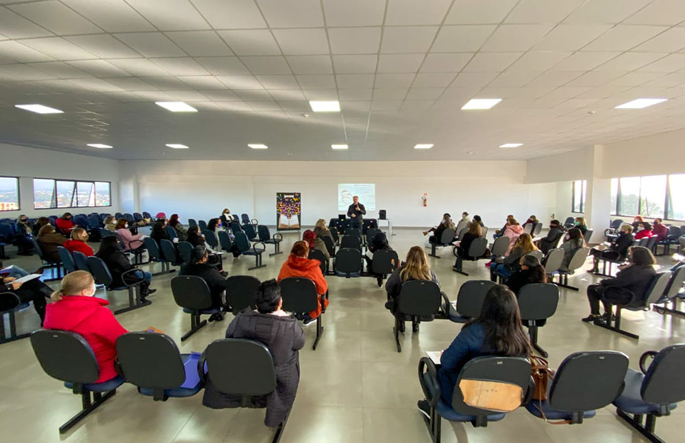 Volta às aulas em Colombo: gestores recebem instrução sobre as medidas de combate a Covid-19 5 colombo volta as aulas 01 Volta às aulas em Colombo: gestores recebem instrução sobre as medidas de combate a Covid-19