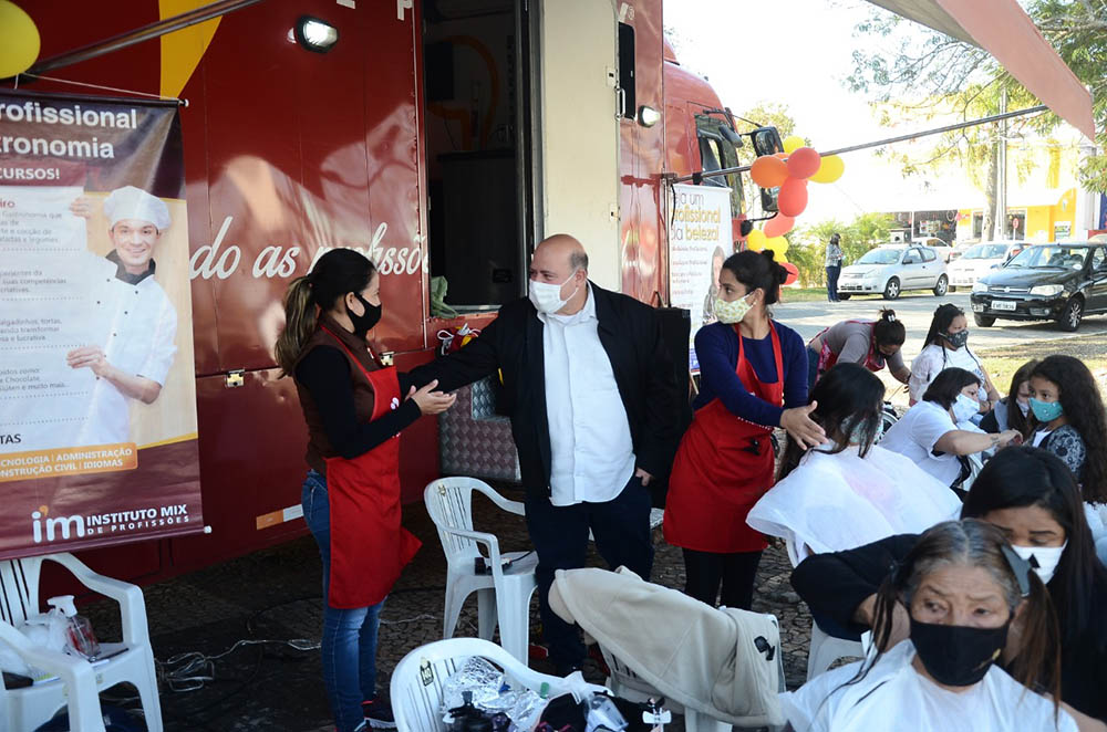 Prefeitura de Fazenda Rio Grande leva serviços ao público durante programação do Caminhão das Profissões 9 fazenda rio grande caminha profissoes Prefeitura de Fazenda Rio Grande leva serviços ao público durante programação do Caminhão das Profissões
