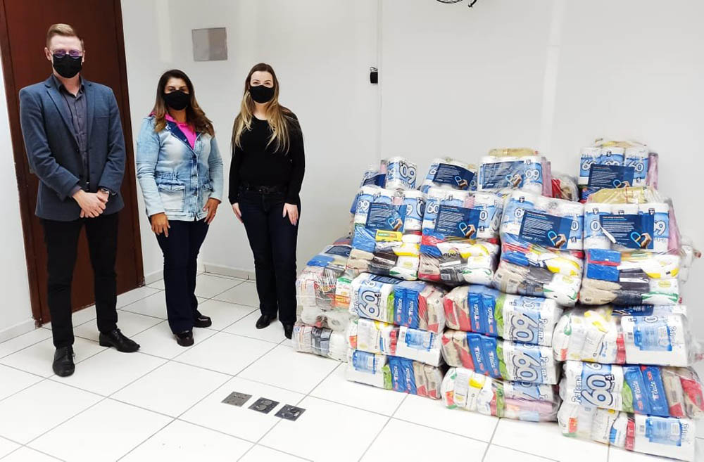 Prefeitura de Pinhais recebe doação de alimentos da empresa Viacredi 3 pinhais doacao viacredi Prefeitura de Pinhais recebe doação de alimentos da empresa Viacredi
