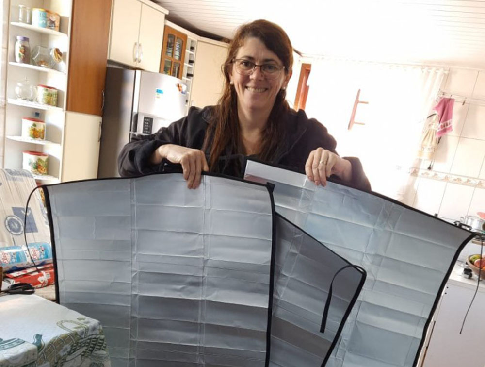 Projeto transforma caixas de leite em mantas térmicas para doação às pessoas em situação de rua em Pinhais 8 pinhais manta termica Projeto transforma caixas de leite em mantas térmicas para doação às pessoas em situação de rua em Pinhais