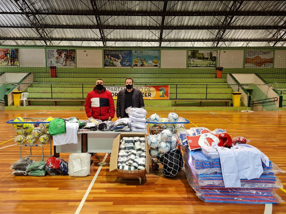 Secretaria de Cultura, Esporte e Lazer de Pinhais recebe kit multimodalidade do Governo do Estado 1 pinhais semel Secretaria de Cultura, Esporte e Lazer de Pinhais recebe kit multimodalidade do Governo do Estado