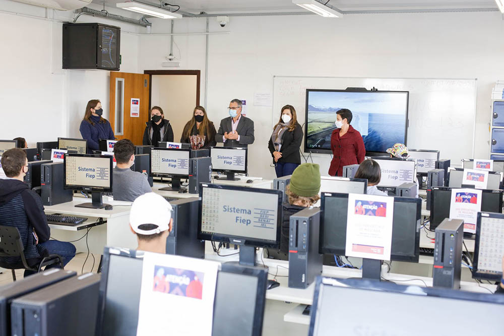 Parceria entre Prefeitura de Pinhais e Senai promove cursos na área de informática 2 pinhais senai Parceria entre Prefeitura de Pinhais e Senai promove cursos na área de informática