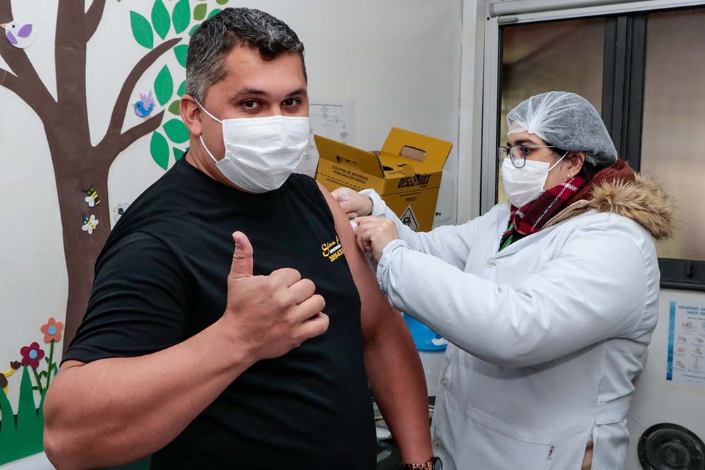 Profissionais de transporte público de Pinhais são vacinados 7 pinhais vacina Profissionais de transporte público de Pinhais são vacinados