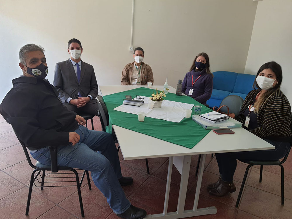 Gestores da Prefeitura de Colombo e 2ª Regional da Saúde se reúnem para apresentação de projeto contra a Leishmaniose 4 Durante o encontro foi apresentado um projeto de vigilância sentinela que consistirá na realização de testes rápidos em cães no município