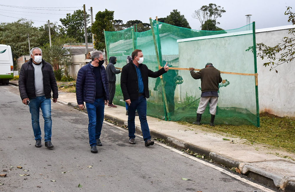 Colombo MAIS Limpa vai transformando espaços públicos na região do Monte Castelo 3 Os trabalhos realizados pelas secretarias de Meio Ambiente, Saúde e Obras, segundo o prefeito, estão trazendo mudanças significativas