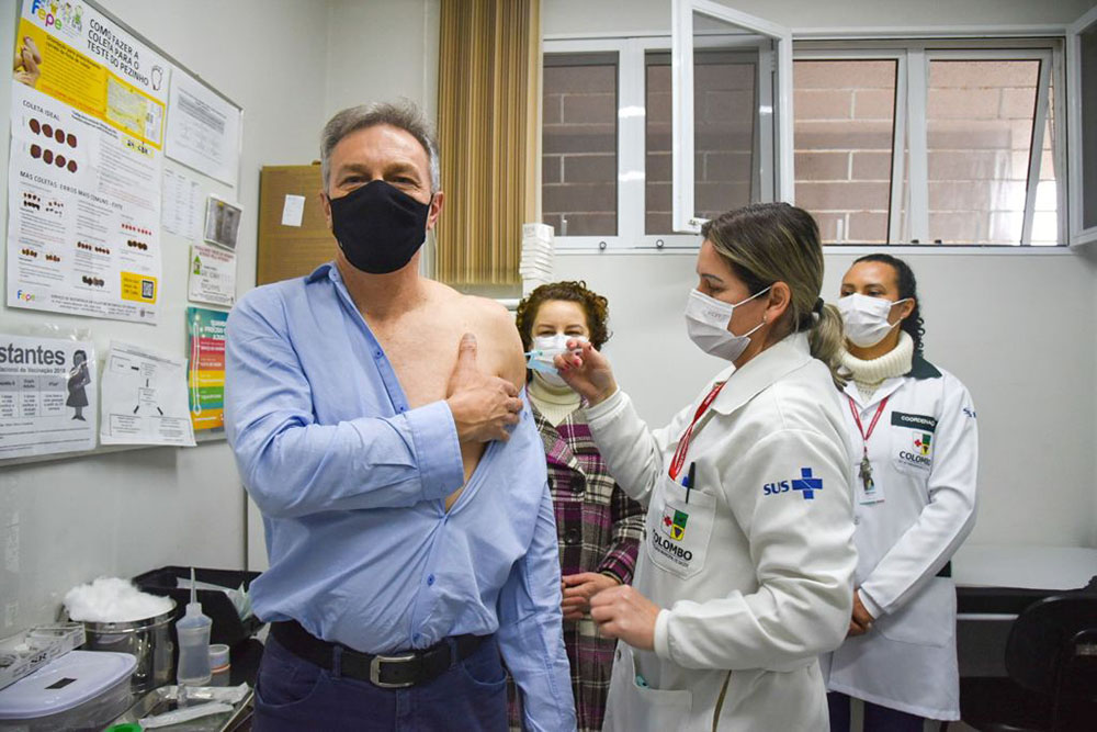 Professor Alcione destaca a importância da imunização dos profissionais da Educação de Colombo 3 Professor Alcione destaca a importância da imunização dos profissionais da Educação