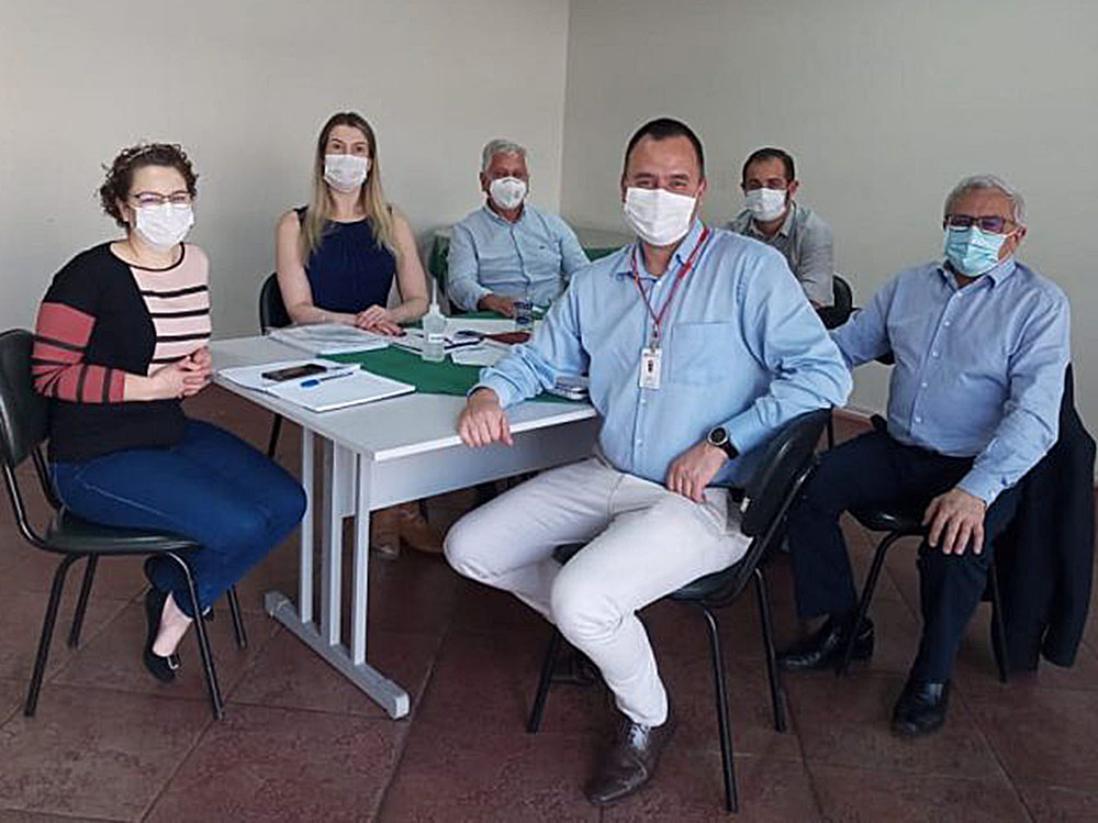 Secretaria Municipal de Saúde de Colombo e UFPR desenvolvem Termo de Cooperação Técnica 4 Segundo a secretária Marilda, no primeiro momento a UFPR trará alunos do Internato do Curso de Medicina para as Unidades de Saúde de Colombo