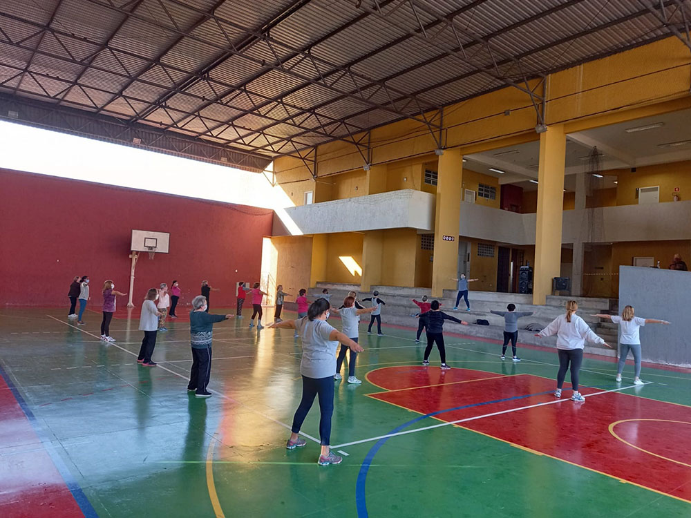 Centros esportivos da Prefeitura de Curitiba retomam aulas presenciais 2 O retorno das aulas presenciais foi priorizado para os alunos que já estavam matriculados antes da pandemia, quando as aulas foram suspensas