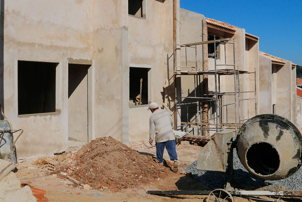 Curitiba bateu recorde de geração de empregos no primeiro semestre 4 O emprego em Curitiba foi puxado pelos setores de serviços e construção civil