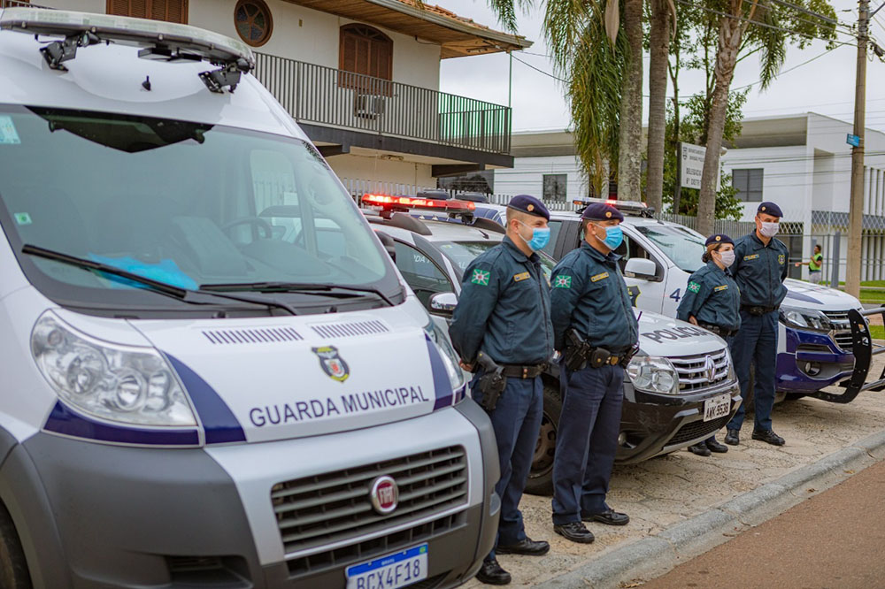 Guardas do Cajuru relembram resgate de pessoas ilhadas e mais ações marcantes 3 A Guarda Municipal tem um papel significativo para nós na implementação de políticas públicas de segurança e zelo da nossa cidade. disse o administrador regional do Cajuru, Narciso Doro Junior