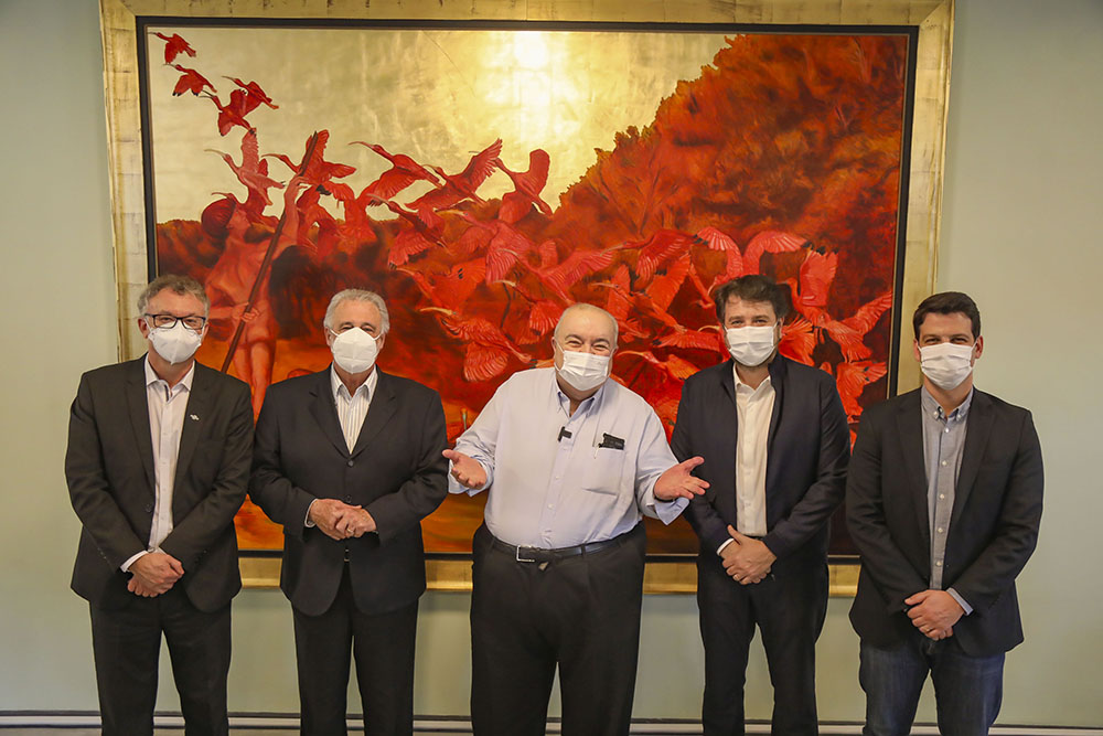 Prefeitura de Curitiba e Sebrae celebram parcerias de sucesso 9 Prefeito Rafael Greca e vice-prefeito Eduardo Pimentel recebem a visita do presidente Nacional do Sebrae, Carlos MellesPrefeito Rafael Greca e vice-prefeito Eduardo Pimentel recebem a visita do presidente Nacional do Sebrae, Carlos Melles