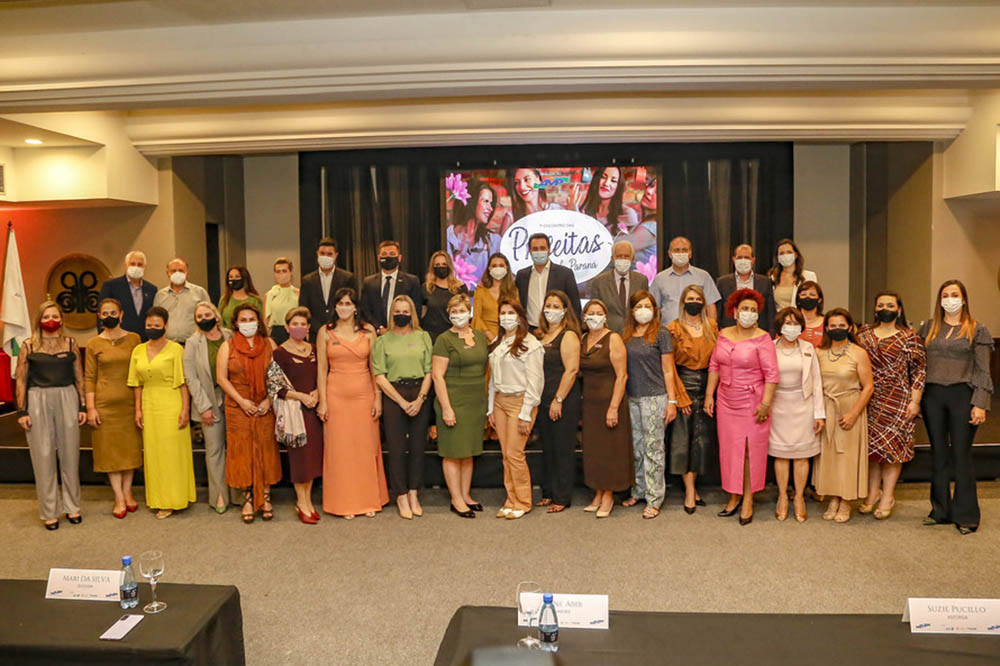 Associação dos Municípios do Paraná realiza o 1º Encontro das Prefeitas 2 Além das prefeitas e do governador Ratinho Júnior, diversos deputados do Paraná e secretários de Estado estiveram presentes no evento