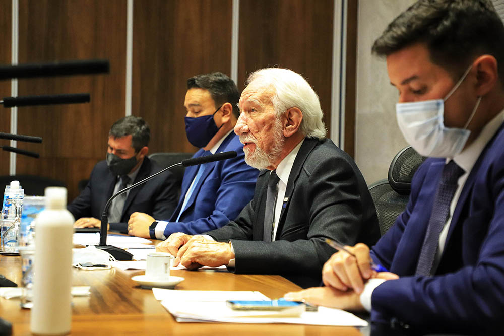 Governo adere à rede nacional de combate à corrupção e reforça ações já existentes 2 Vice-governador Darci Piana e o chefe da Casa Civil, Guto Silva, durante reunião com a Controladoria Geral do Estado (CGE)