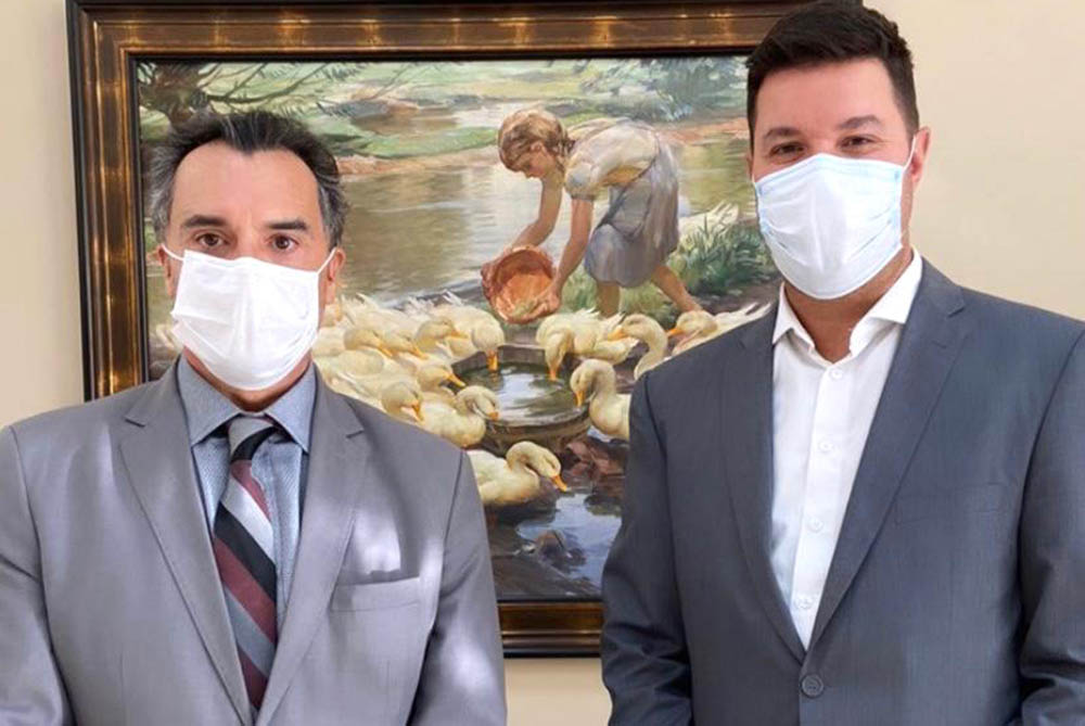 Governo do Paraná e Tribunal de Justiça estudam criar um banco de dados para auxiliar controle de perseguição 2 Secretário-chefe da Casa Civil, Guto Silva (D) e o presidente do Tribunal de Justiça do Paraná, desembargador José Laurindo de Souza Netto