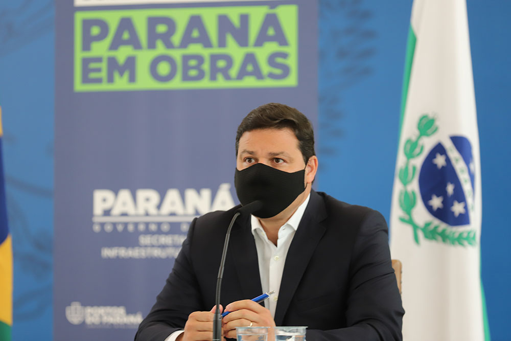 Governo do Paraná projeta redução de 50% nas tarifas dos pedágios com nova concessão 1 O secretário Sandro Alex atende a imprensa para esclarecer a nova modelagem das concessões de rodovias do Paraná