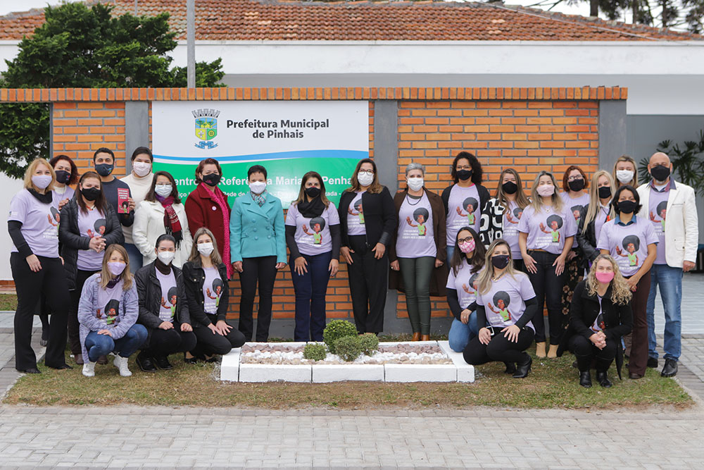 Prefeitura de Pinhais inaugura Centro de Referência Maria da Penha 8 A inauguração do novo espaço contou com a presença da prefeita Marli Paulino; da vice-prefeita Rosa Maria; da secretária de Assistência Social, Rosangela Batista Duarte; da secretária de Saúde, Adriane Carvalho e demais autoridades