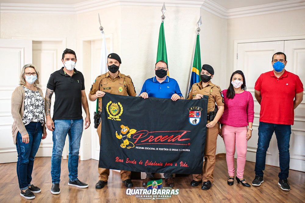 Quatro Barras define calendário do Proerd em escolas municipais 7 O prefeito Loreno Tolardo celebrou o retorno do projeto e a parceria com a Polícia Militar, que já acontece há anos, além de ressaltar mais esse trabalho voltado à área da educação no município de Quatro Barras