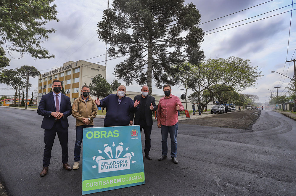 Ruas do bairro Capão da Imbuia, em Curitiba, ganham 1,7 km de asfalto novo 8 Ruas do Capão da Imbuia ganham 1,7 km de asfalto novo