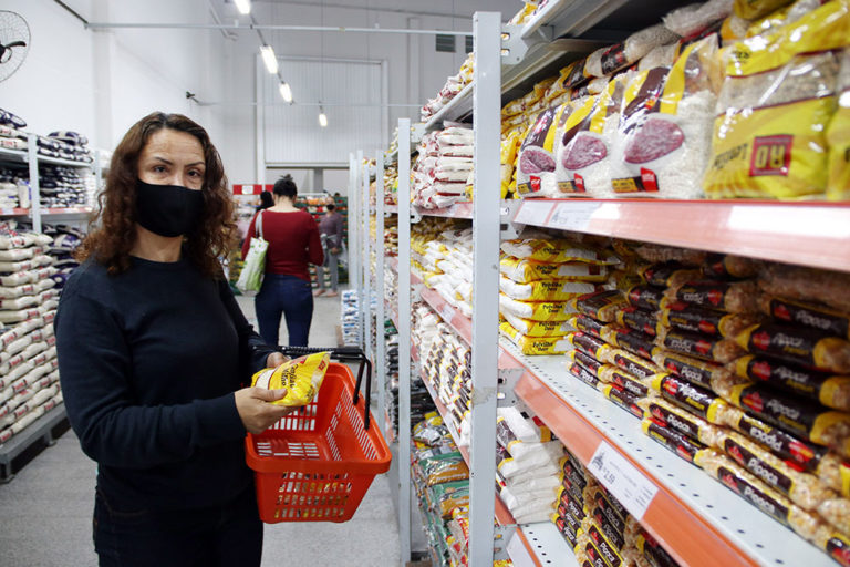 Lidia Kraus, fazendo compras no Armazém da Família da Boa Vista