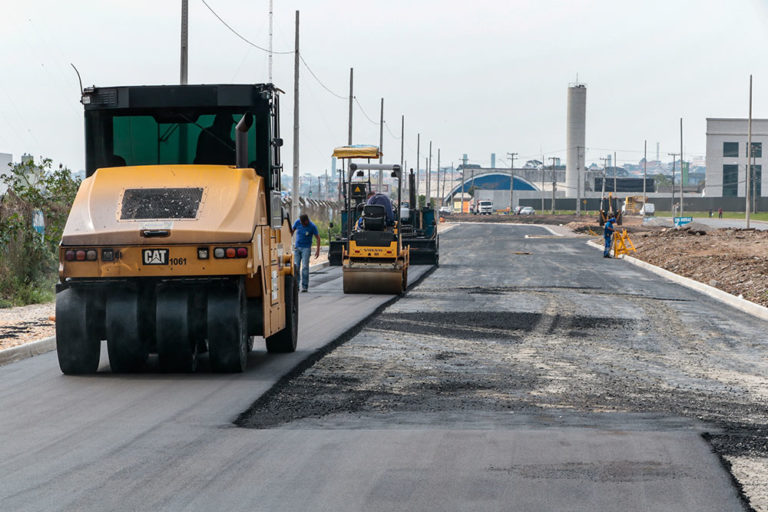 Iniciada a pavimentação da segunda fase da duplicação na Avenida Maringá