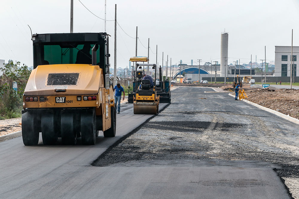 Iniciada a pavimentação da segunda fase da duplicação na Avenida Maringá 3 Iniciada a pavimentação da segunda fase da duplicação na Avenida Maringá