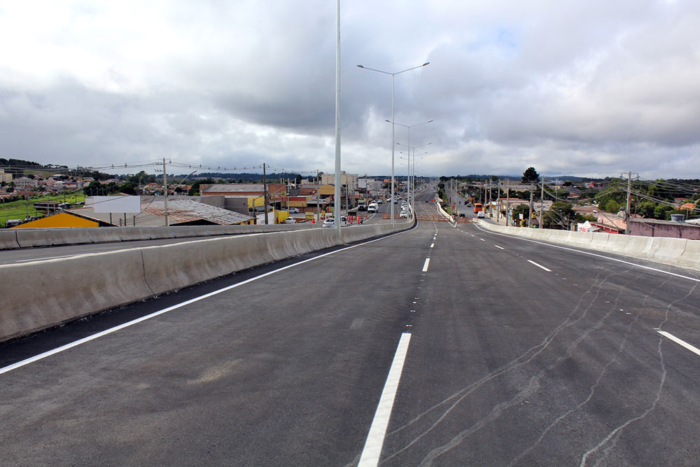 Rodovia João Leopoldo Jacomel vai ganhar nova iluminação viária 5 A licitação prevê instalação de novos postes, alteração da rede elétrica subterrânea para rede aérea nos trechos mais vulneráveis, substituição de todos dispositivos danificados, e instalação de novos equipamentos