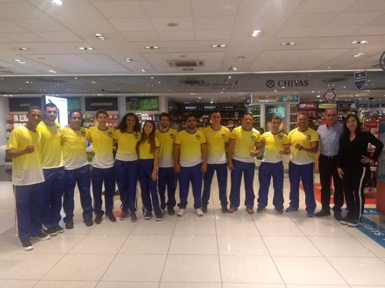 Professor Dalmon com a seleção brasileira na Bélgica
