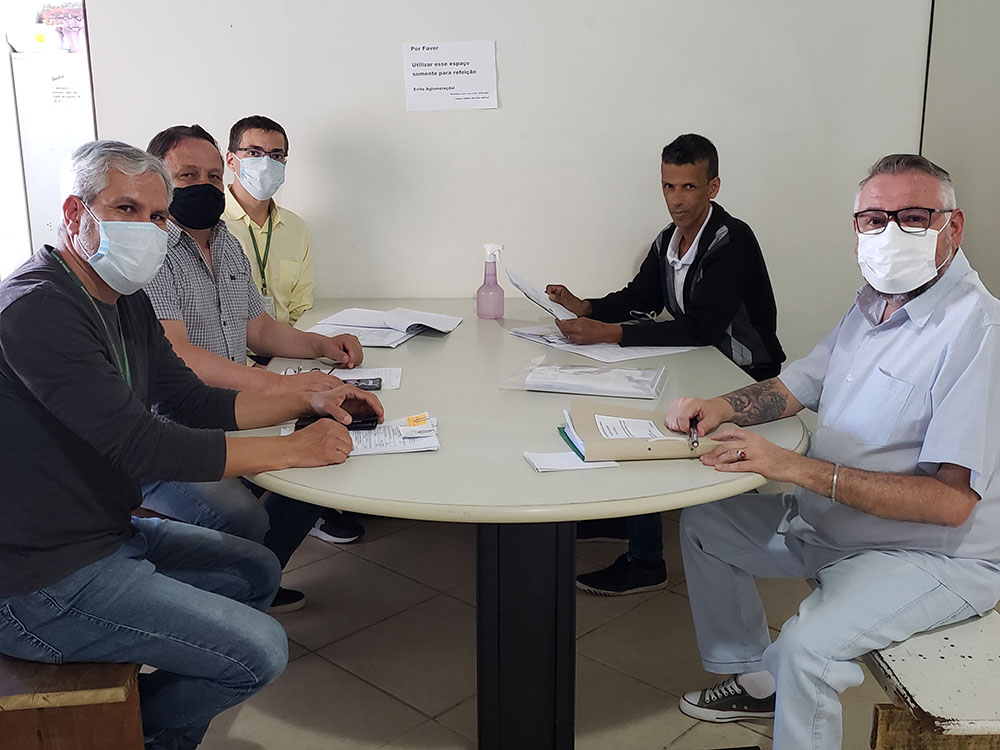 Prefeitura Municipal de Pinhais promove leilão de inservíveis 5 Os materiais leiloados estavam em desuso, e o leilão permitiu que os objetos, que apenas ocupavam espaço, se revertessem em dinheiro aos cofres públicos