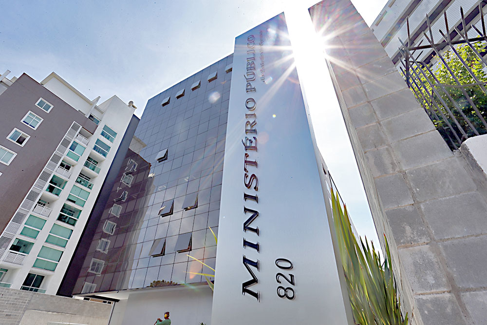 “O atendimento ao público e a aproximação com a comunidade são pilares que norteiam a atividade do Ministério Público”, afirma Promotor de Justiça do MPPR, Humberto Eduardo Pucinelli 3 Ministério Público do Paraná: Rua Marechal Hermes, 820, Centro Cívico, Curitiba