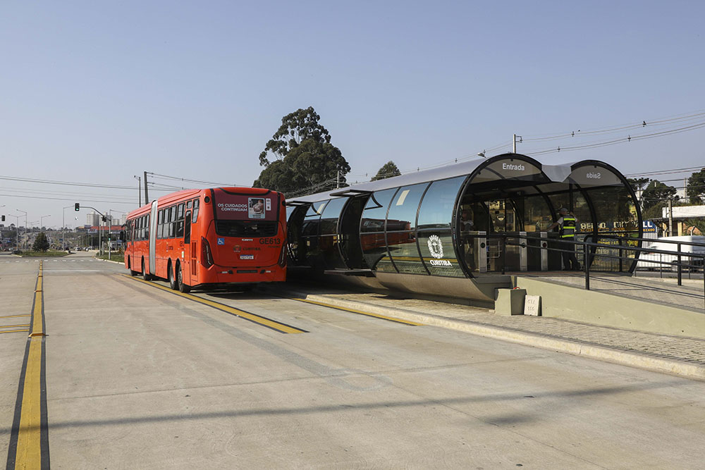 Novo Ligeirão traz comodidade e reduz tempo de deslocamento 7 Com uma frota de três veículos, a Fagundes Varela/Pinheirinho circula com intervalo médio de 20 minutos