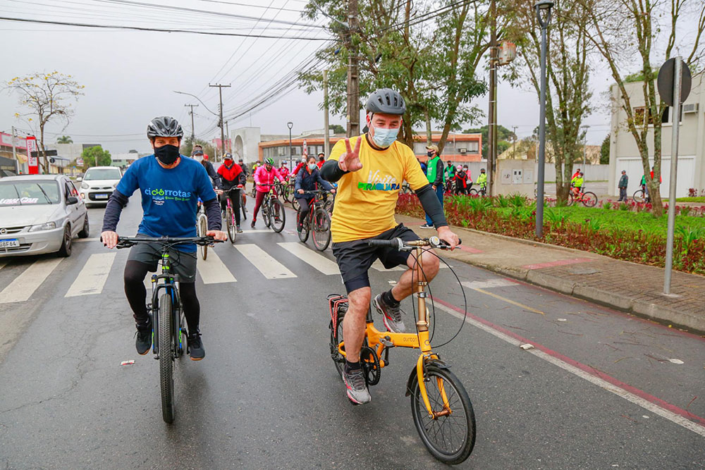 Pedala Paraná Solidário foi realizado no último domingo em Piraquara 2 O clima chuvoso e o frio não impediram os, aproximadamente, 50 ciclistas participantes de passearem pelo município
