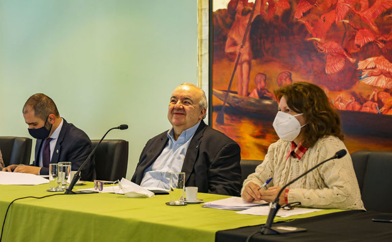Prefeito Rafael Greca participa através de videoconferência da reunião do C40