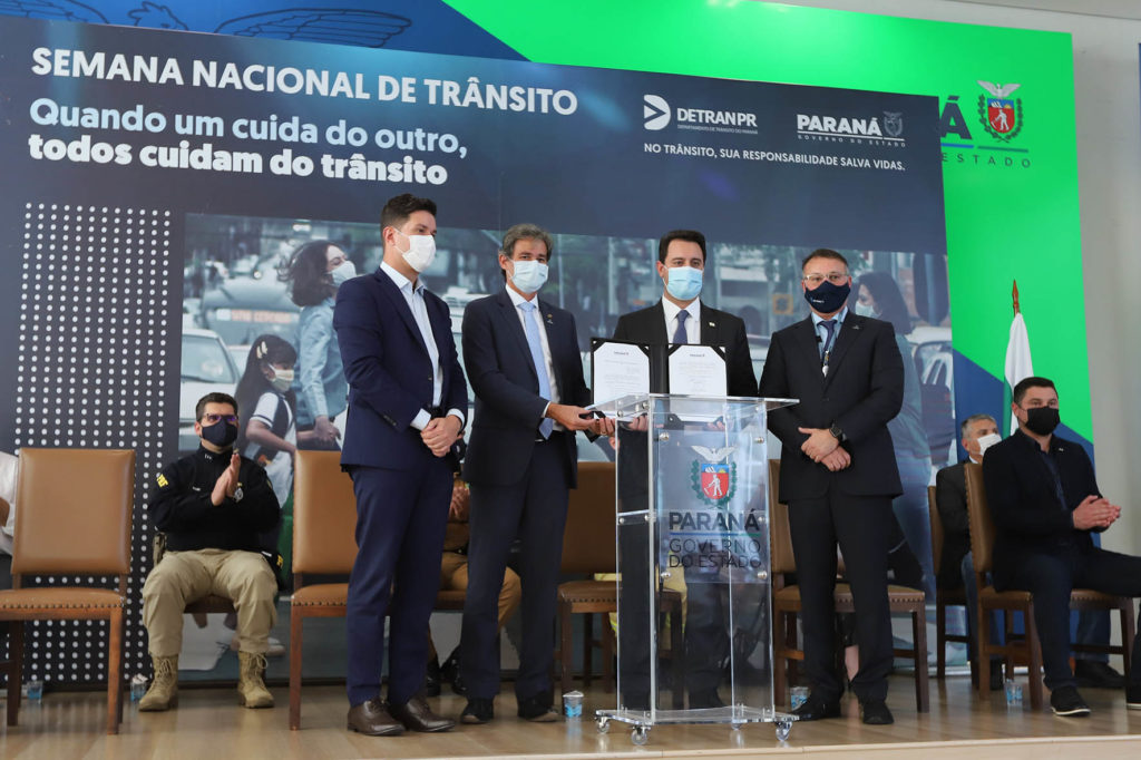 Paraná moderniza serviços e lança projetos para aumentar a eficiência e a segurança no trânsito 2 a eficiência e a segurança no trânsito