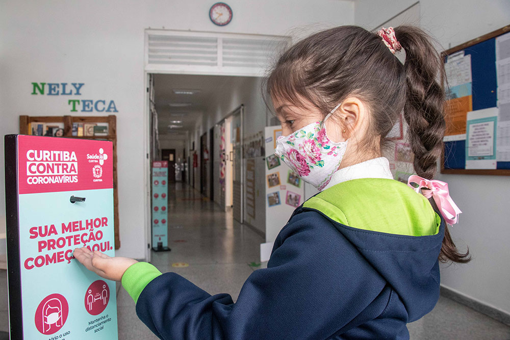 Em Curitiba, 70% dos estudantes optaram pelo formato presencial 5 A rede municipal de ensino tem 185 escolas e 230 CMEIs