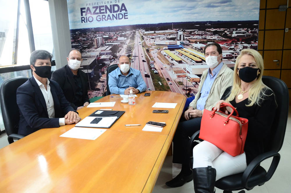 Prefeito Dr. Nassib apresenta planos de desenvolvimento para diretoria do Profaz 1 dr nassib 1 Prefeito Dr. Nassib apresenta planos de desenvolvimento para diretoria do Profaz