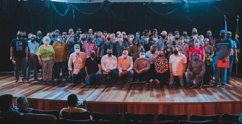 Secretaria da Habitação de São José dos Pinhais entrega Certificados de Quitação às famílias do Jardim Alegria 7 Certificados de Quitação