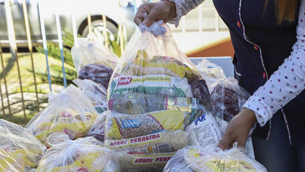 Desde o início da pandemia, Educação já forneceu 1,7 milhão de kits às famílias de Curitiba 5 alimentação escolar
