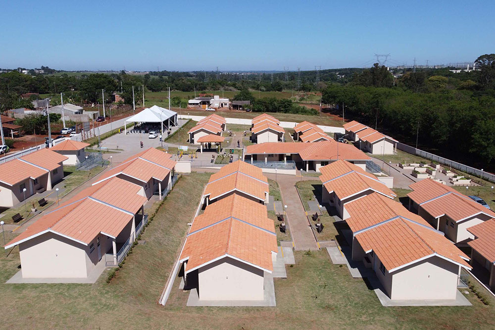 Ratinho Júnior inaugura condomínio para idosos com 40 casas em Foz do Iguaçu 1 moradia idosos Ratinho Júnior inaugura condomínio para idosos com 40 casas em Foz do Iguaçu
